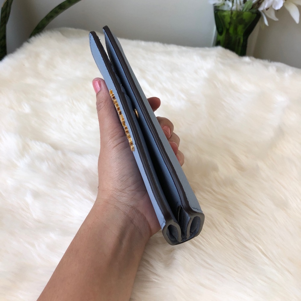 🌹Michael Kors Pale Blue Bifold wallet🌹 - Picture 3 of 5